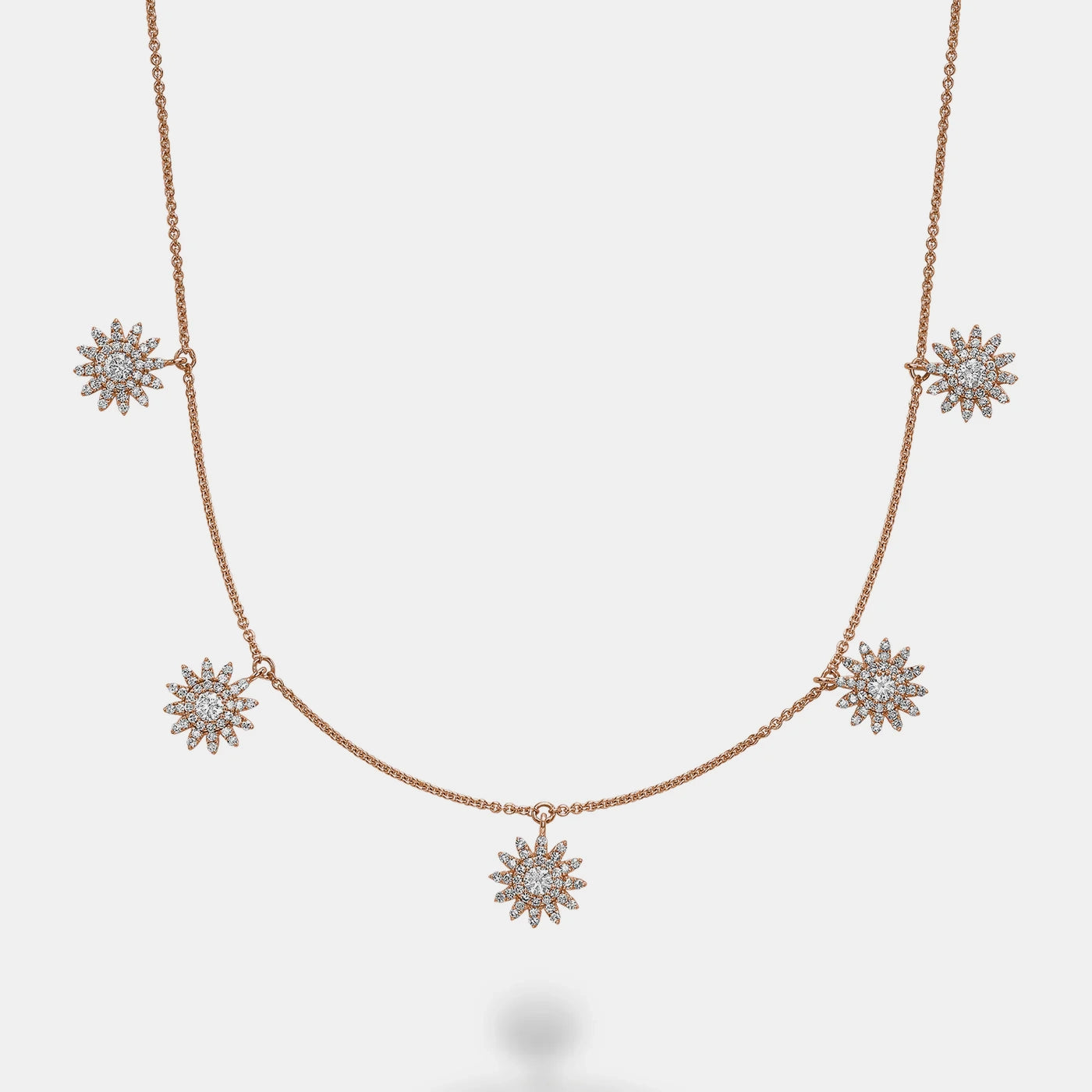 Collier station de étoile en pavé de diamant
