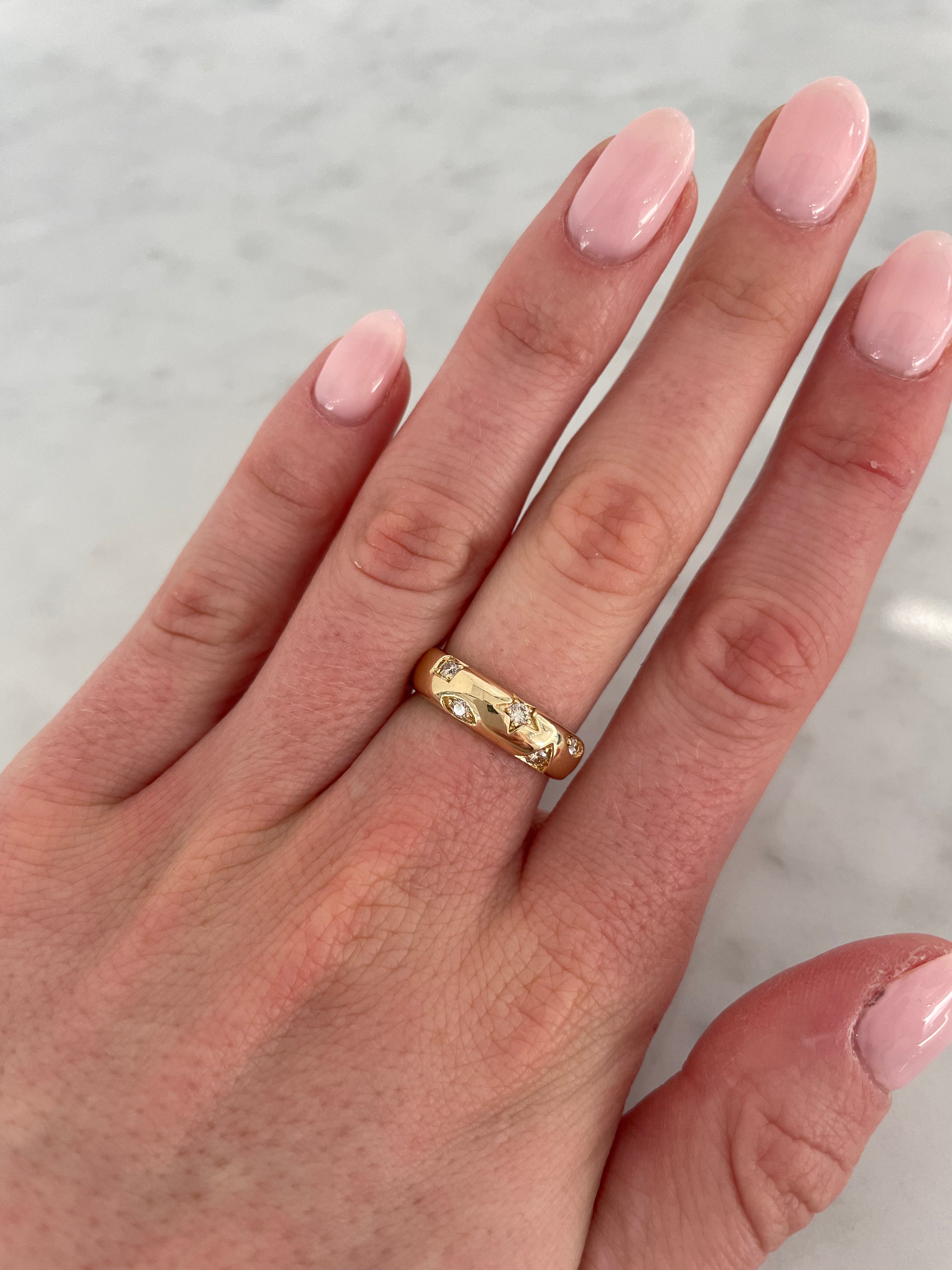 Bague à incrustation de diamants multiformes