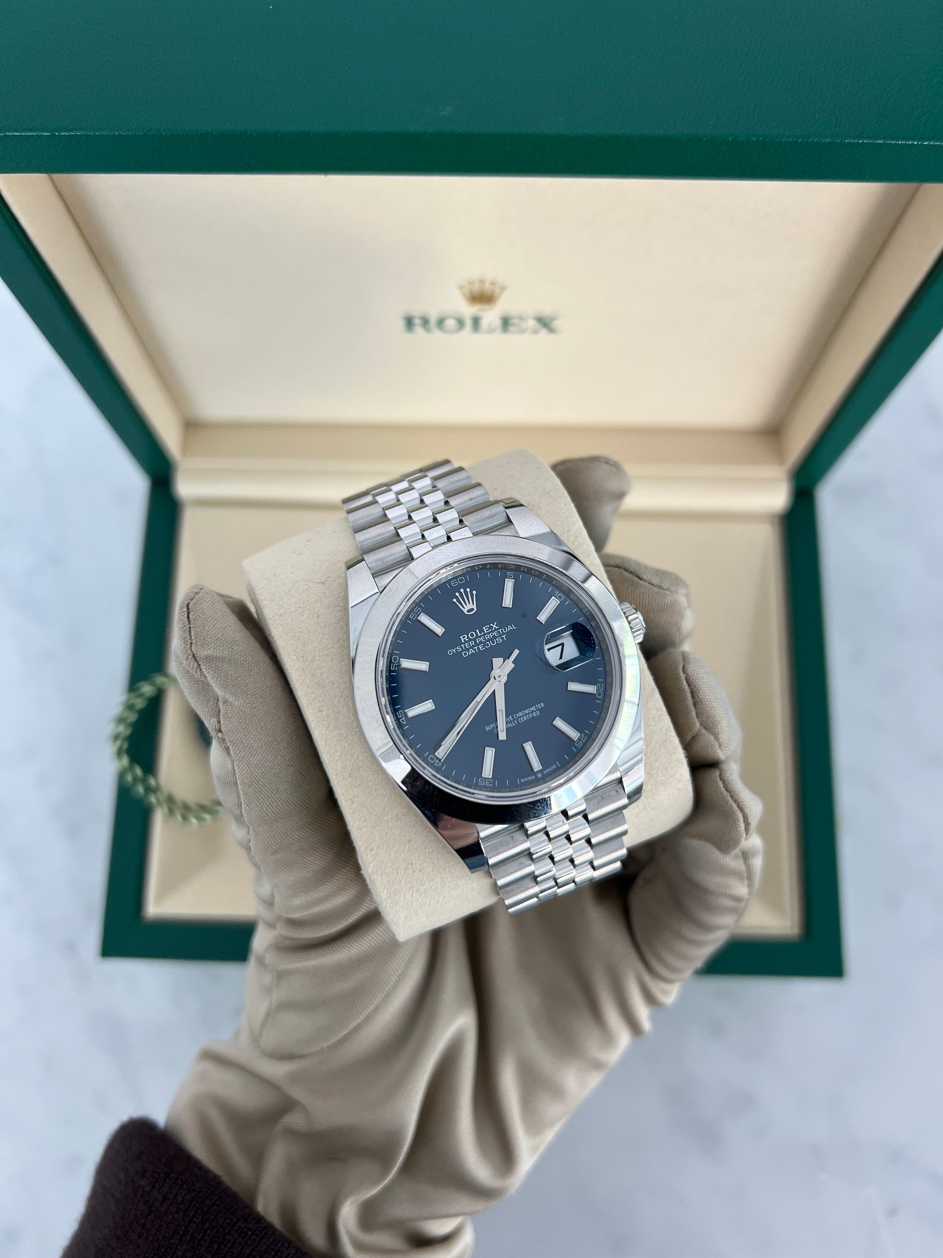 Rolex Datejust Blue Dial Smooth Bezel Jubilee Bracelet 41mm 126300/2025