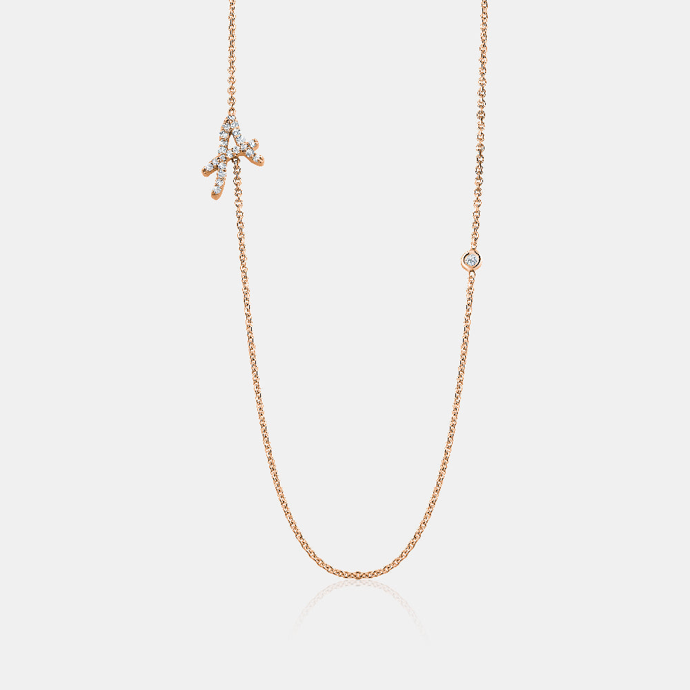 Collier avec initiales en cursive et lunette en diamant