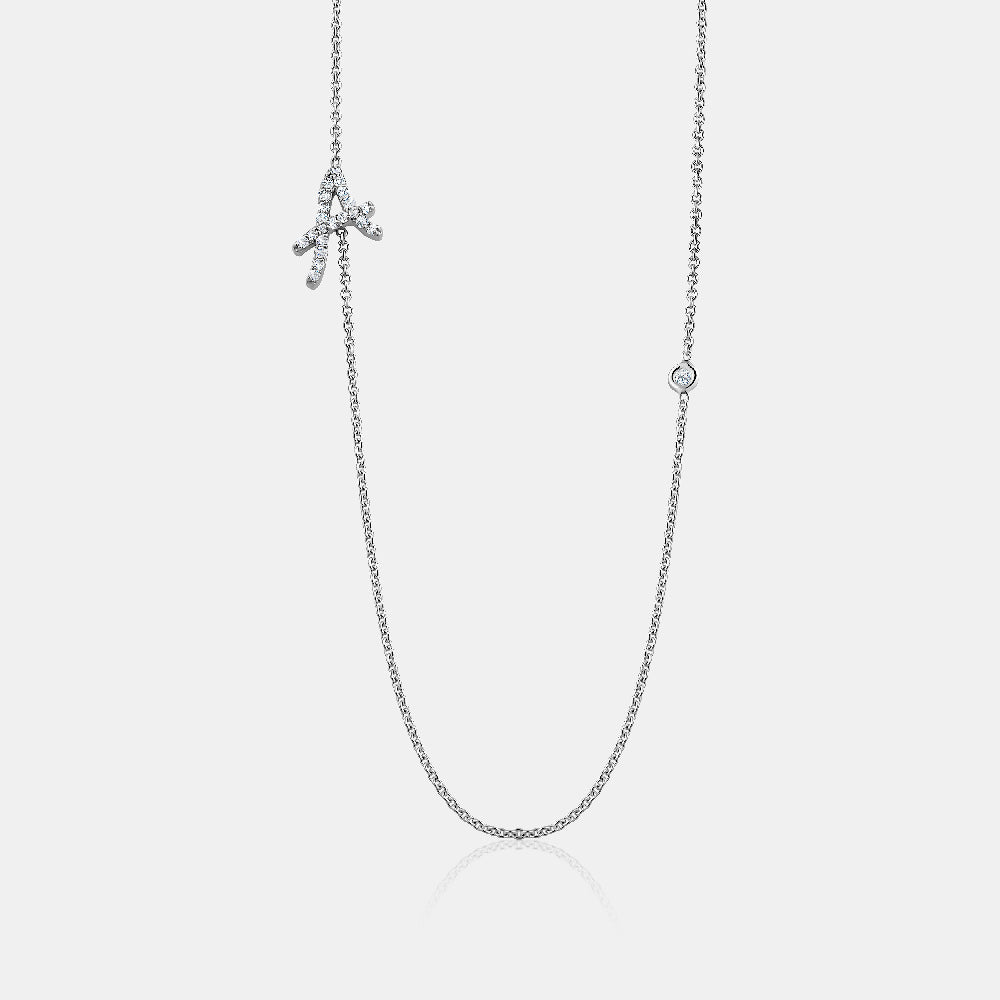 Collier avec initiales en cursive et lunette en diamant