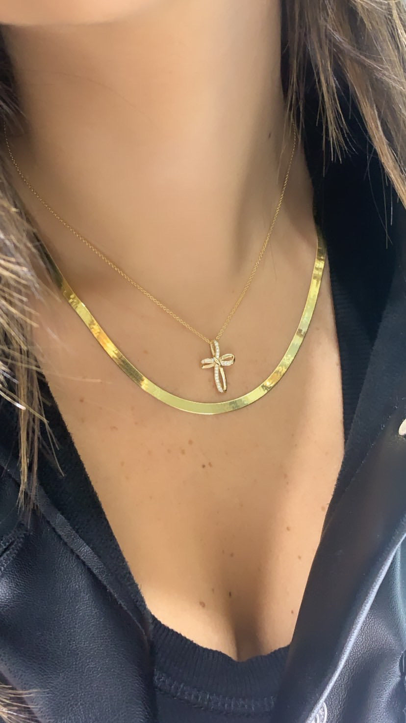 Collier croix fantaisie en diamant