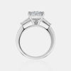 Bague de fiançailles en forme de poire avec pierres latérales trapézoïdes