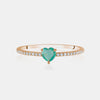 Bague pavée en forme de cœur d'émeraude verte
