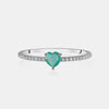Bague pavée en forme de cœur d'émeraude verte