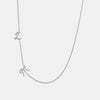 Collier avec initiales en cursive de diamants