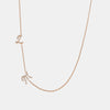 Collier avec initiales en cursive de diamants