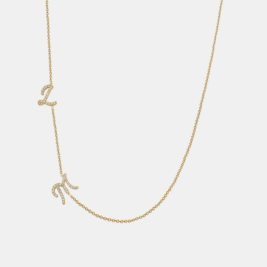 Collier avec initiales en cursive de diamants