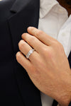 Alliance 18K avec symbole grec arrondi et bordure à grains multiples