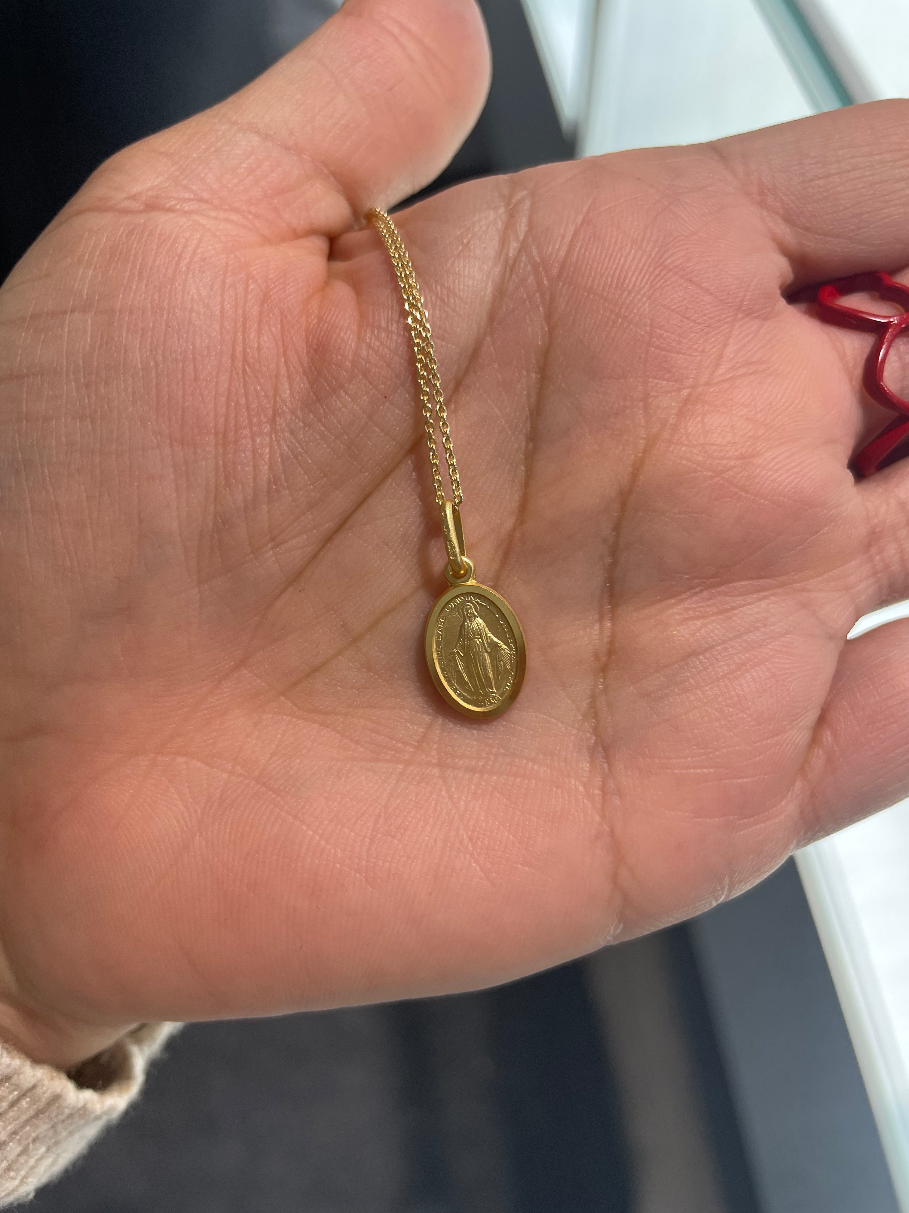 Regina Sine Labe Medallion