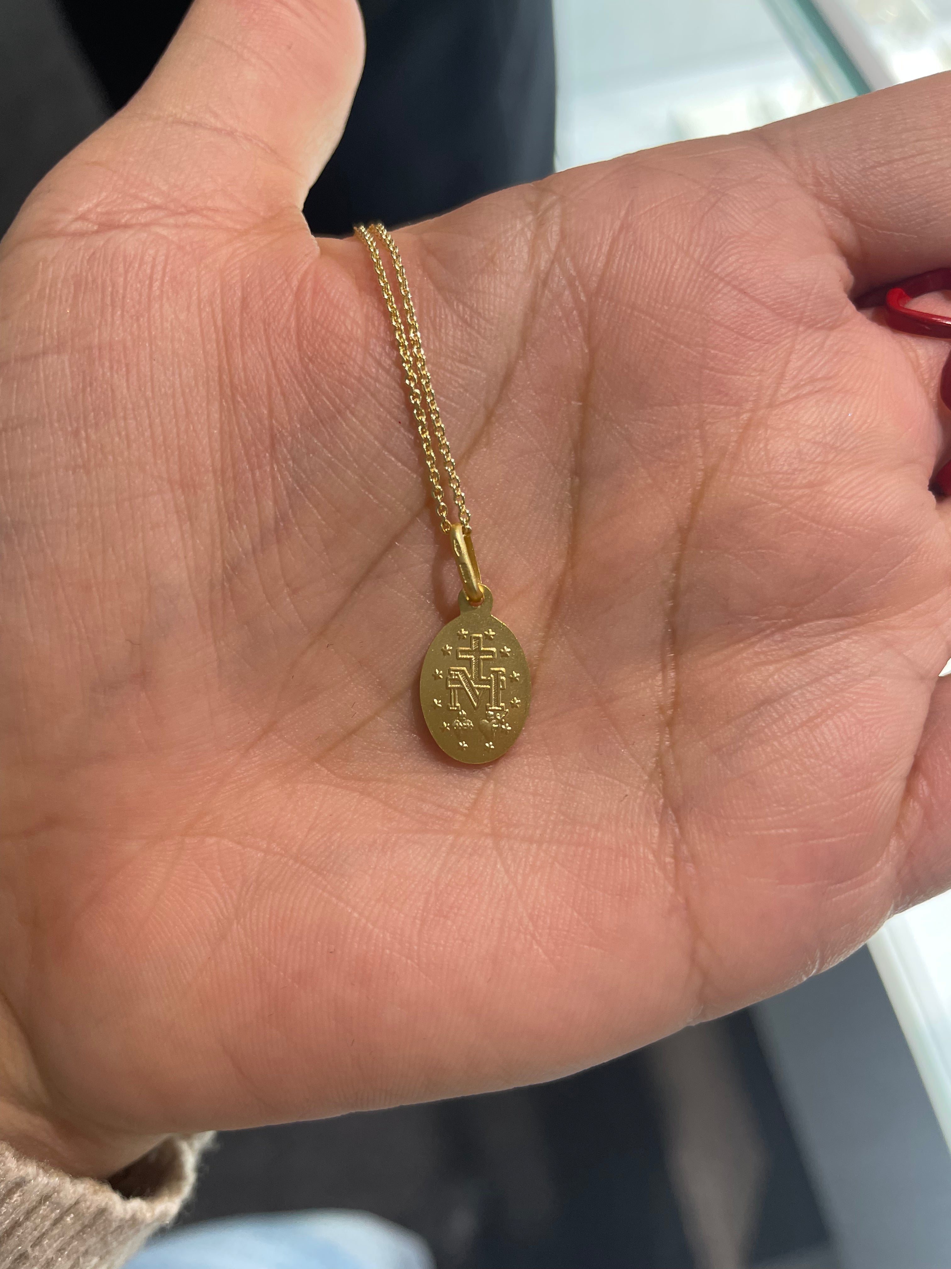 Regina Sine Labe Medallion