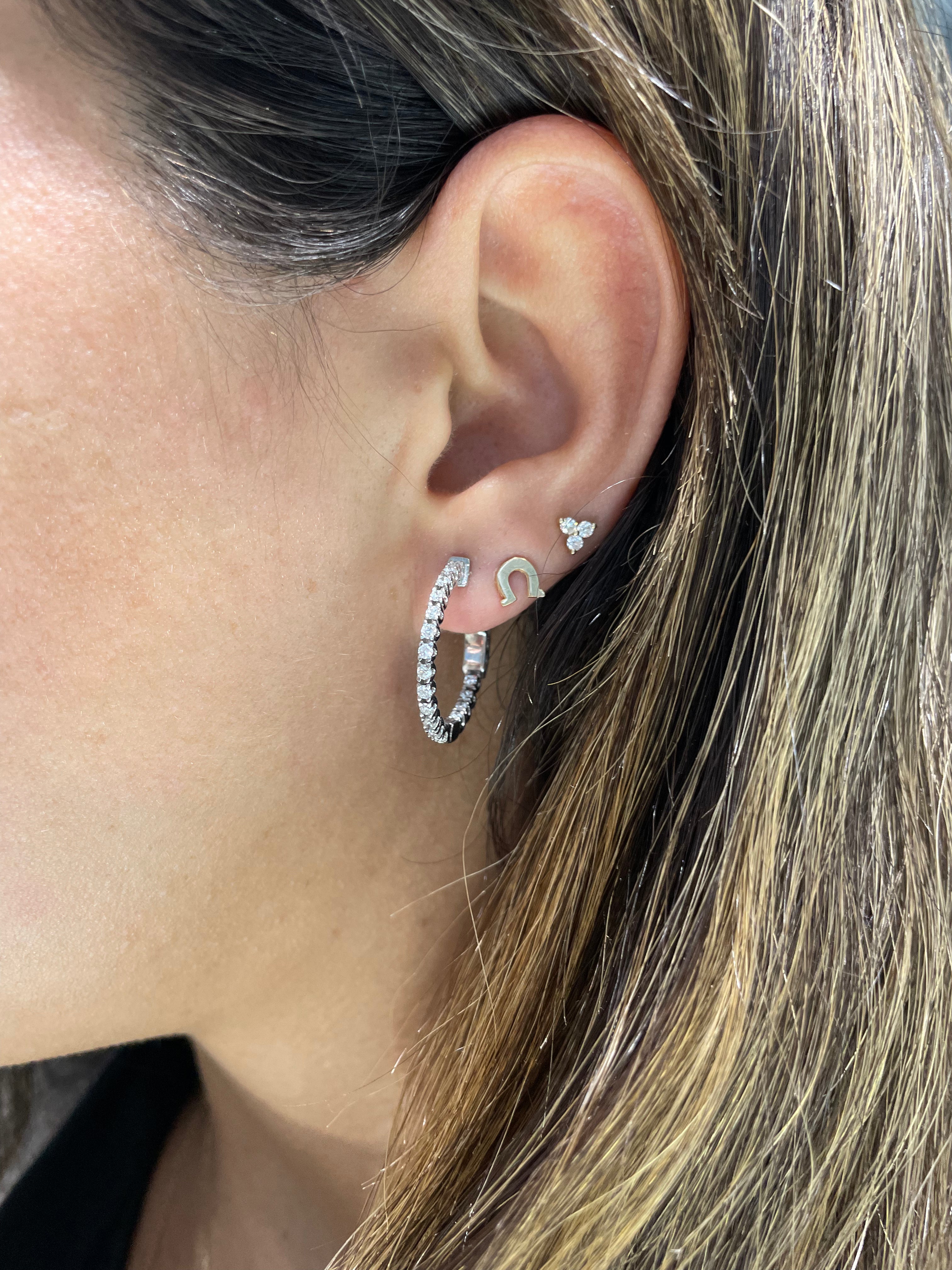 Petites Boucles d'Oreilles Créoles en Diamant