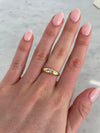 Bague incrustée en forme de topaze blanche marquetée