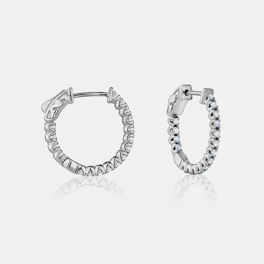 Petites Boucles d'Oreilles Créoles en Diamant